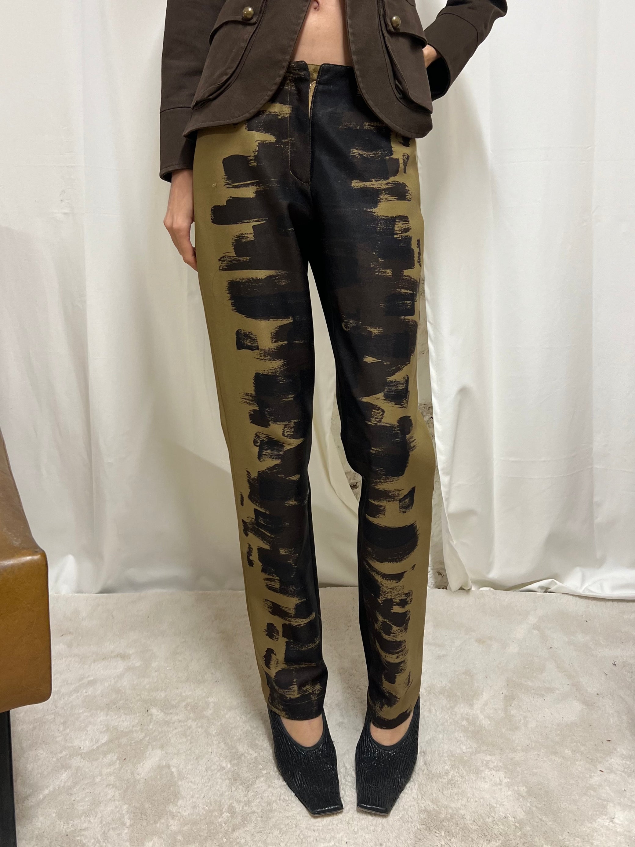 Graphic brown pants