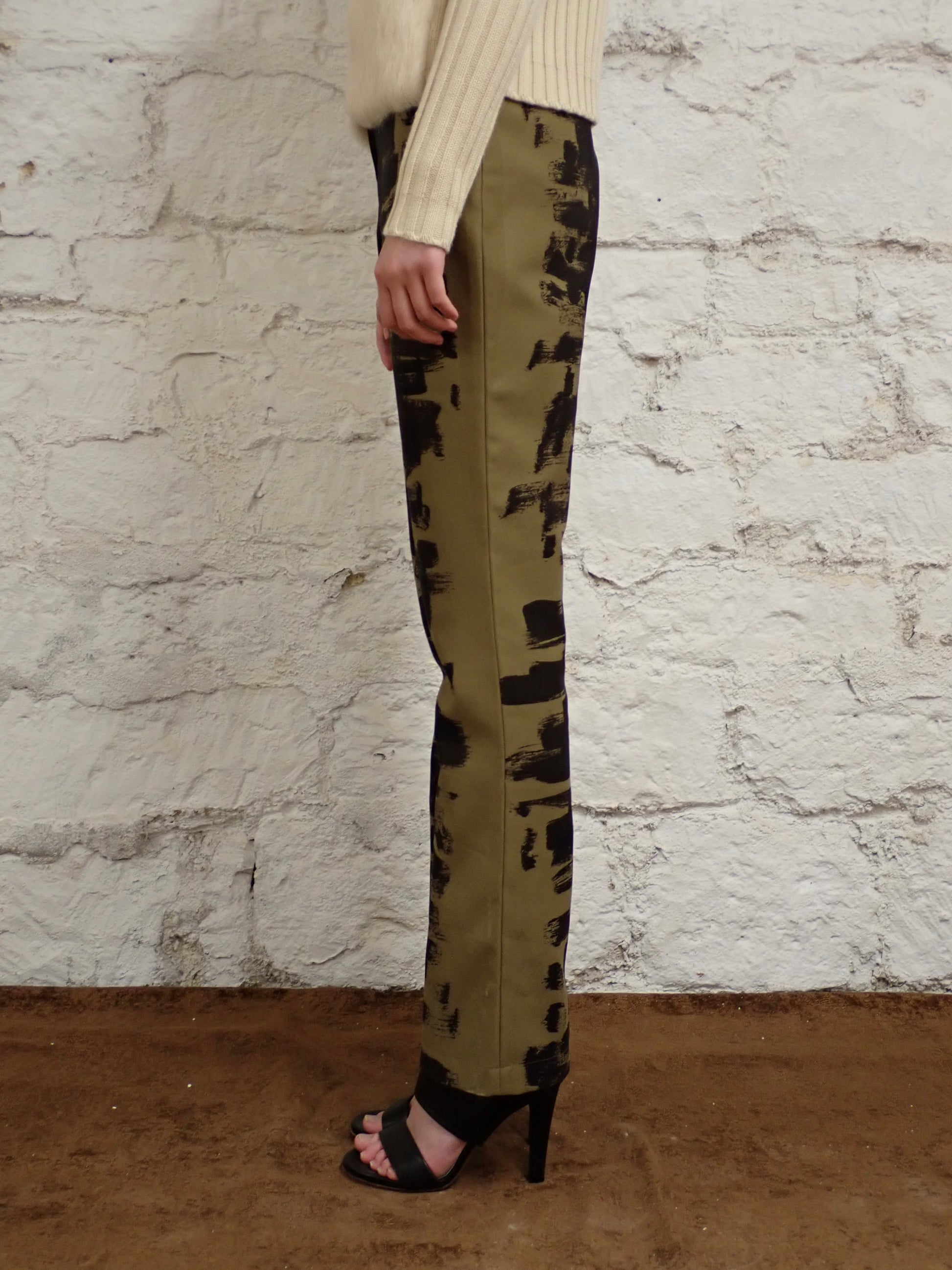 Graphic brown pants