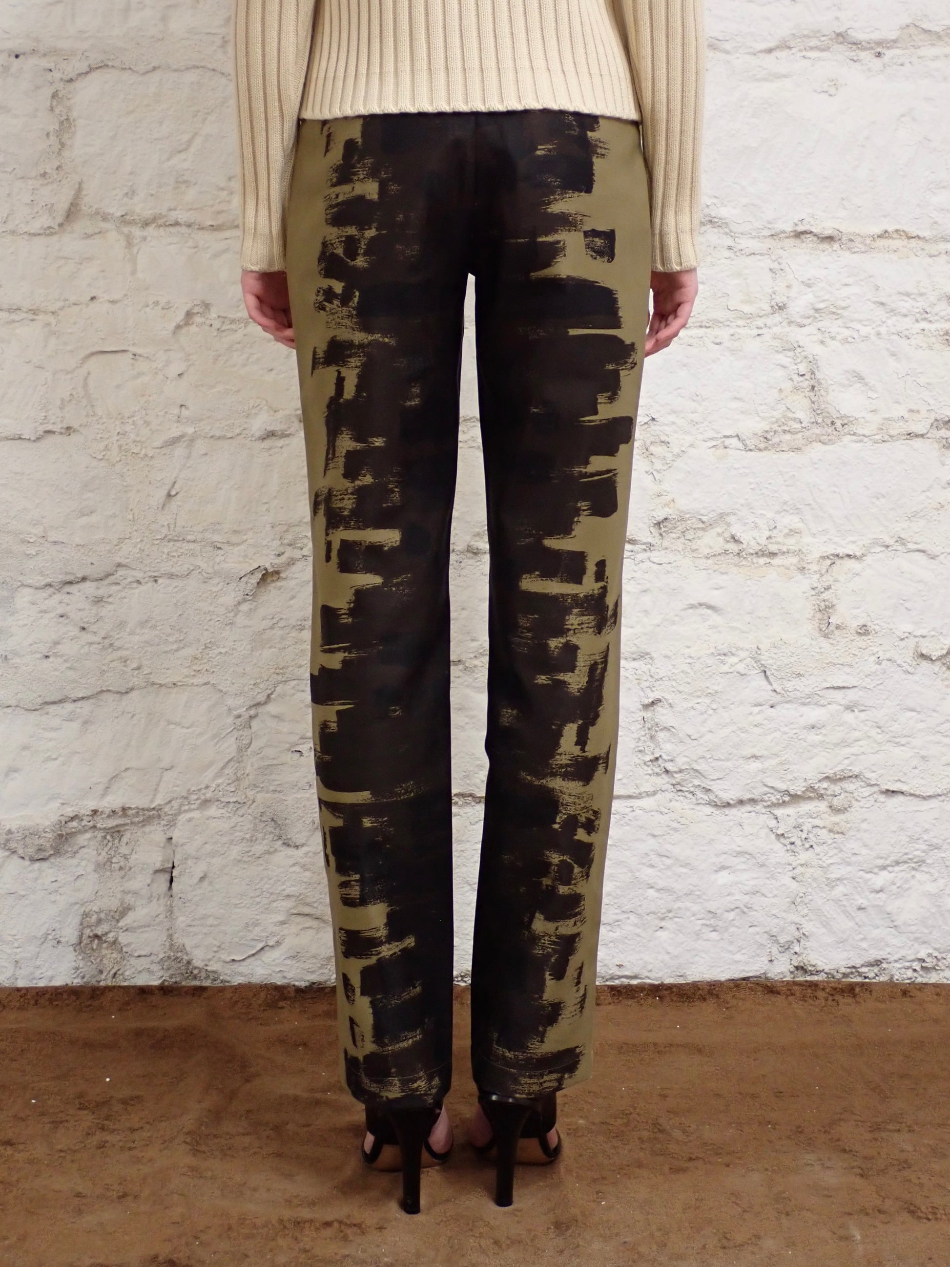 Graphic brown pants