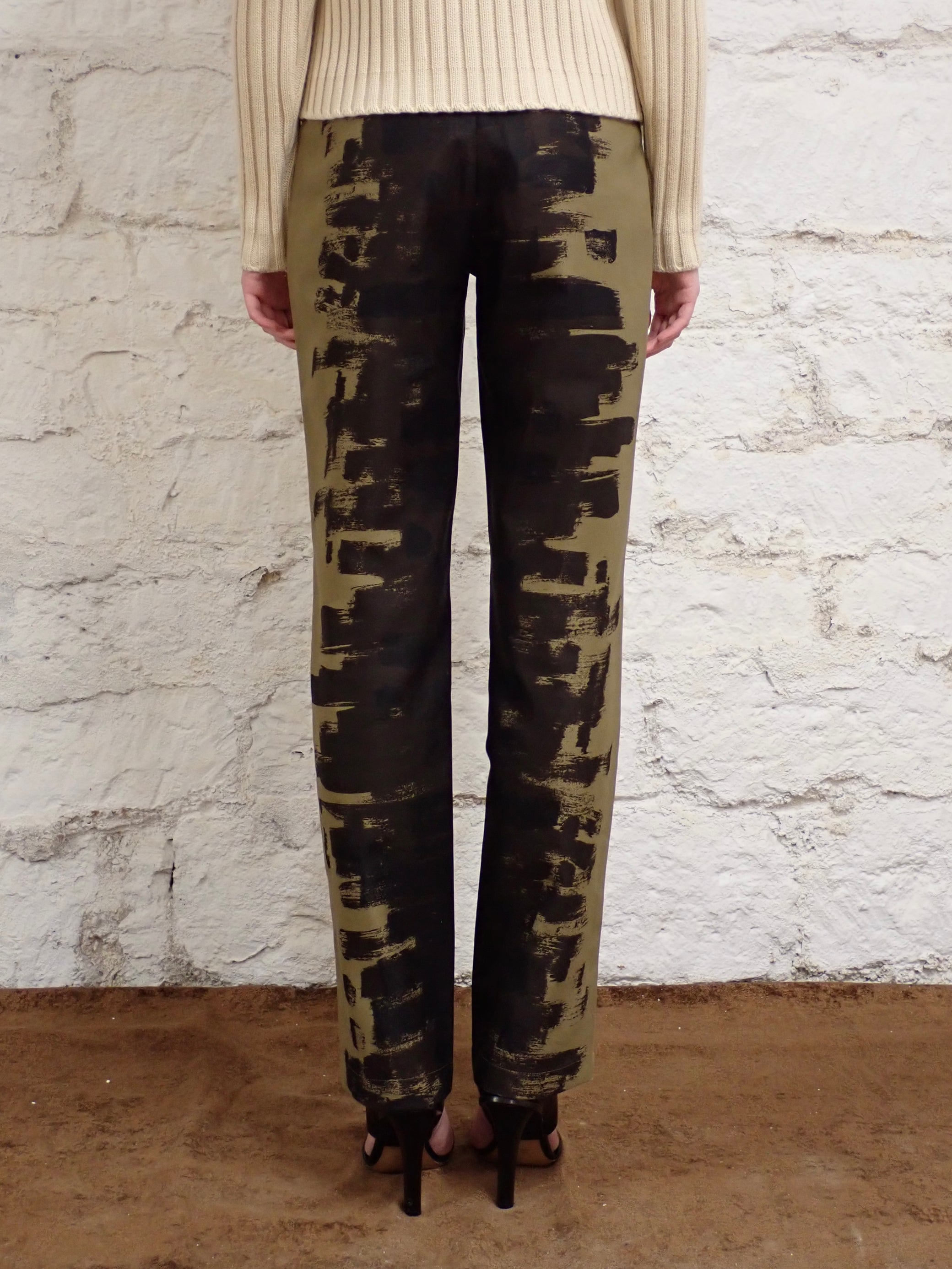 Graphic brown pants
