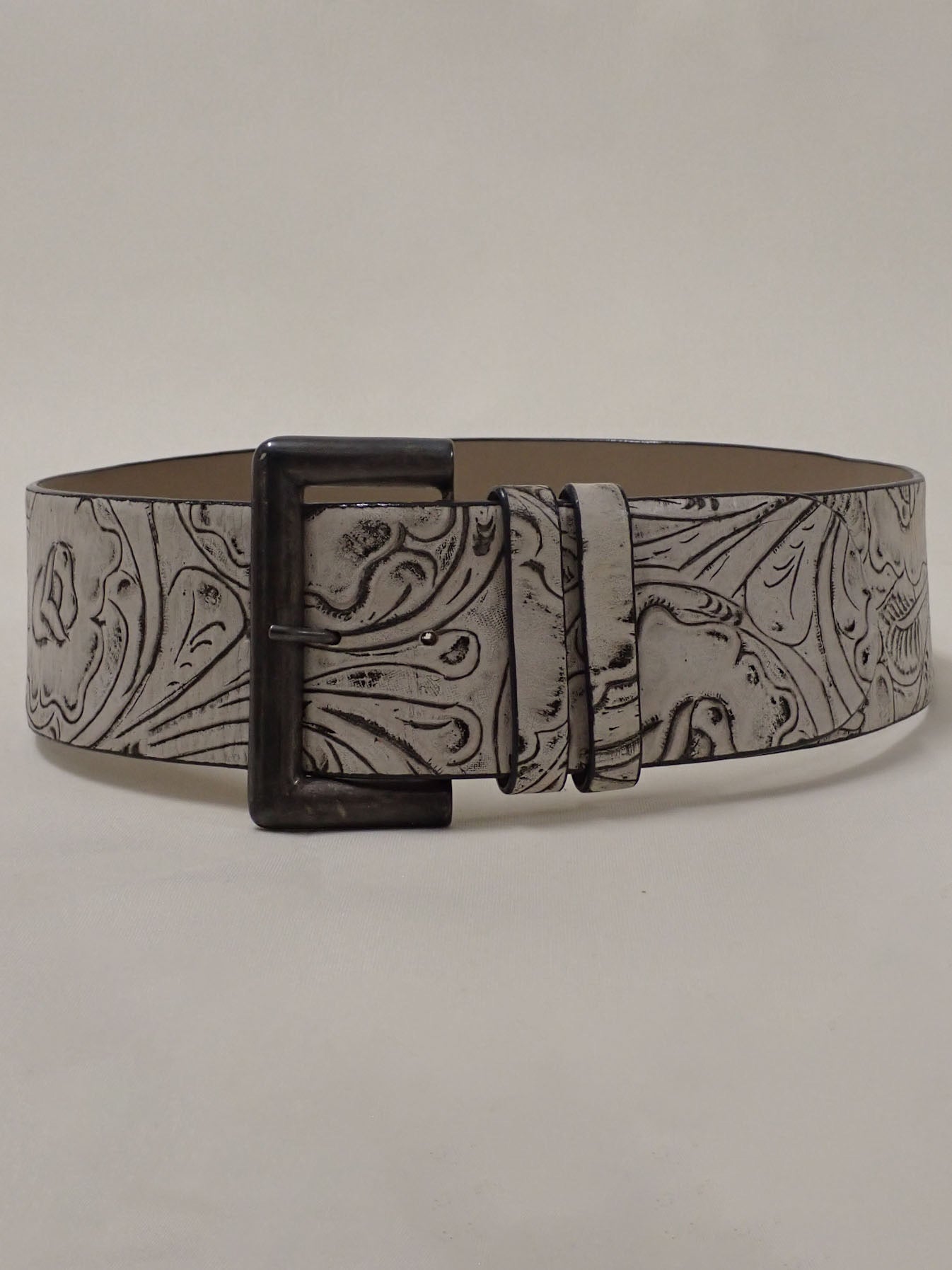 Engraved belt