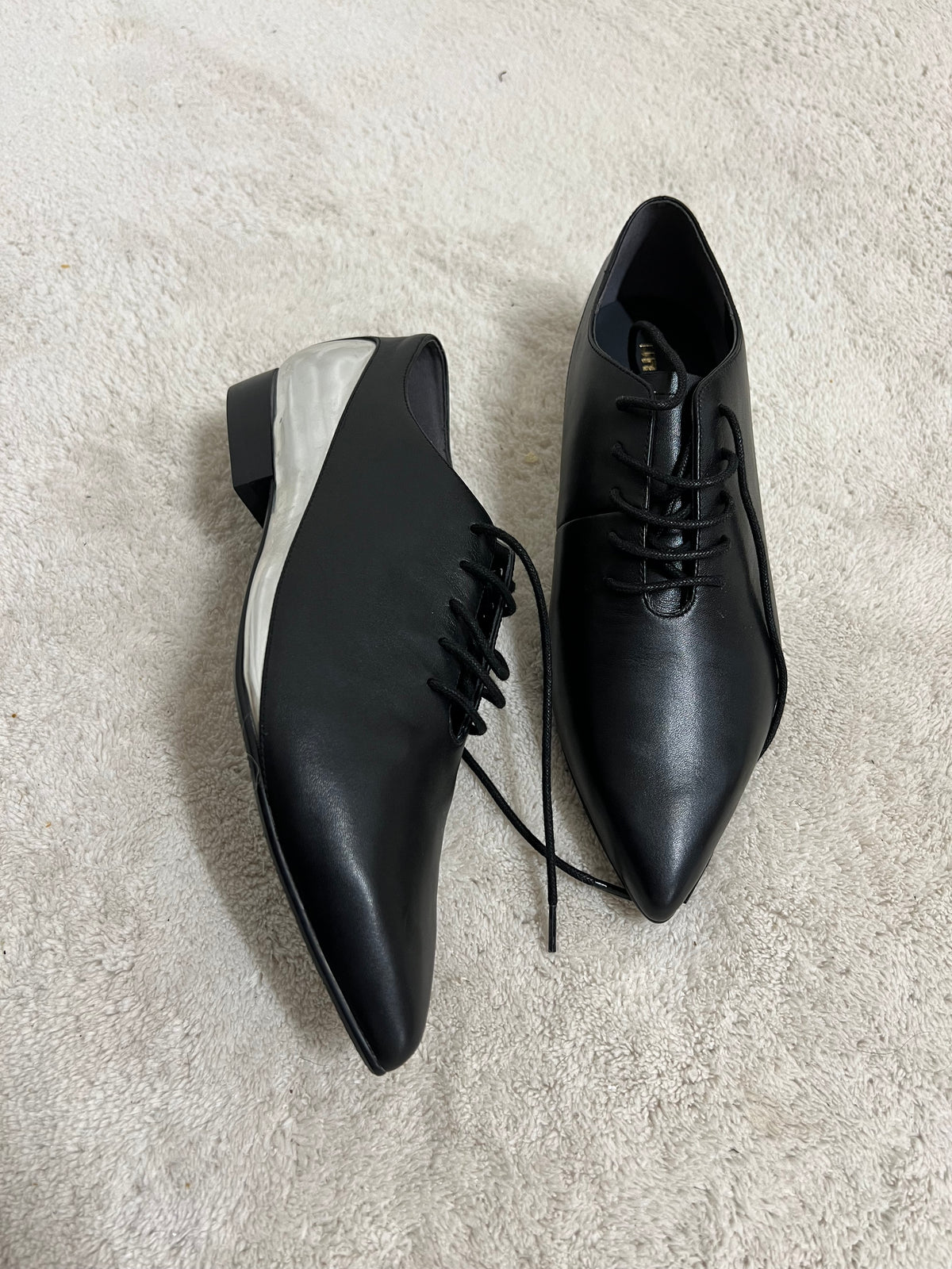 Pointed toe oxfords