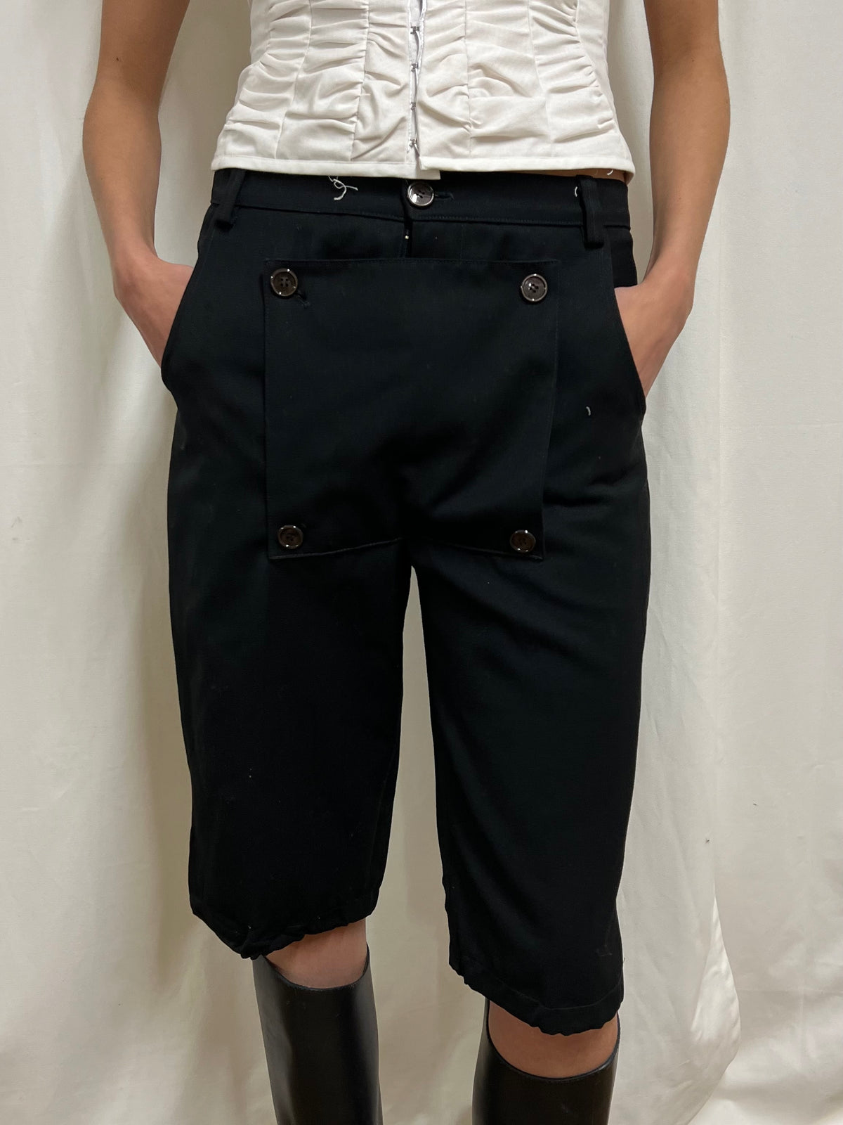 Buttoned bermuda