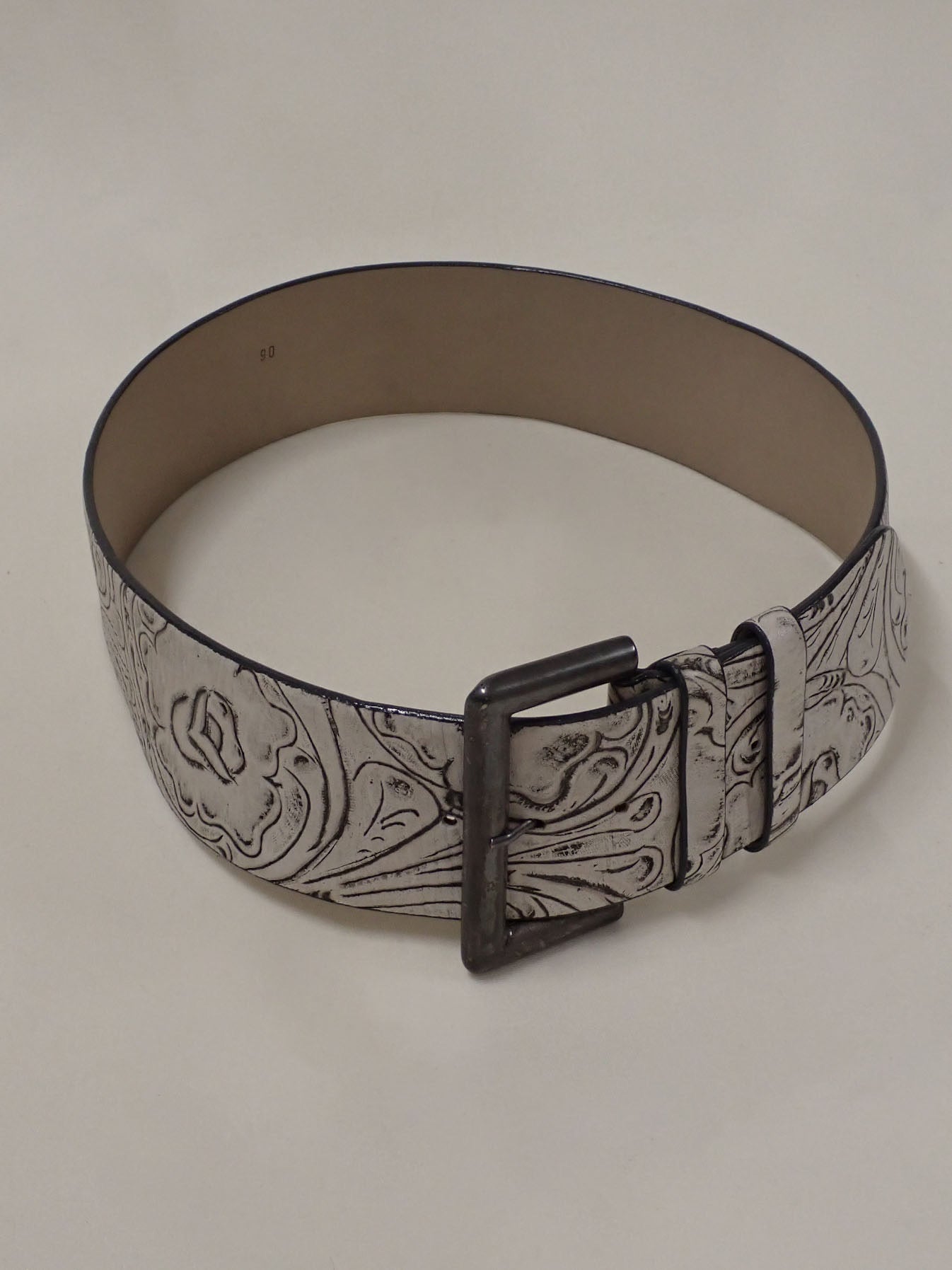 Engraved belt